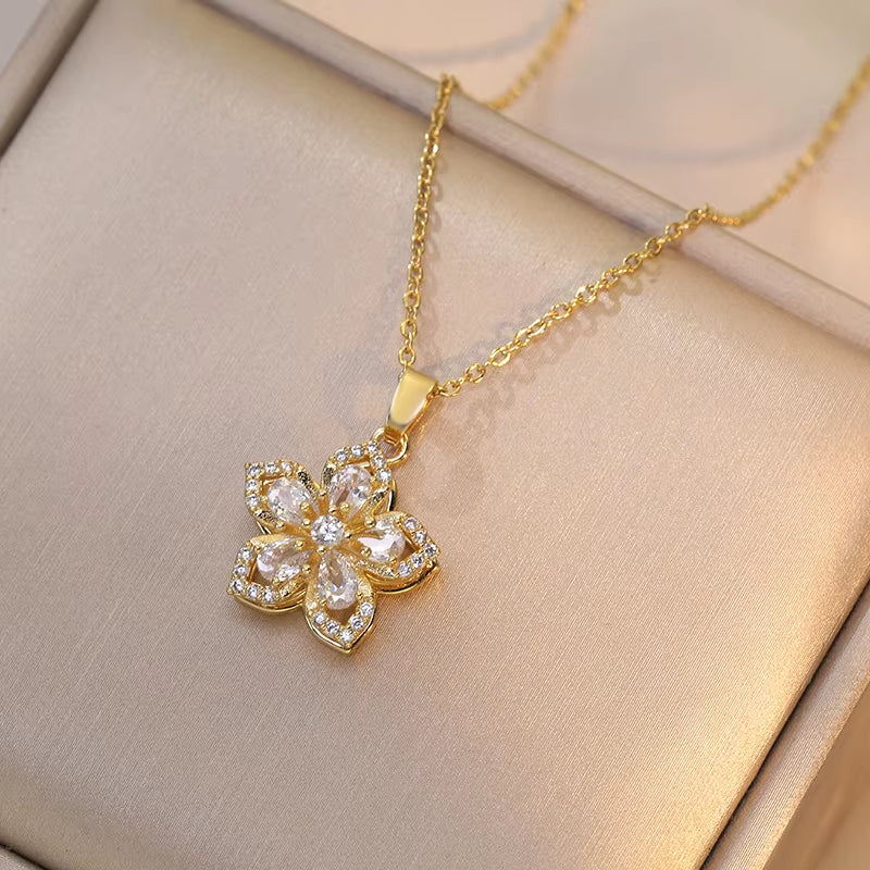 Elevate Your Style with the Light Luxury Gold Spin Zircon Flower Pendant Necklace - Perfect for Any Occasion!
