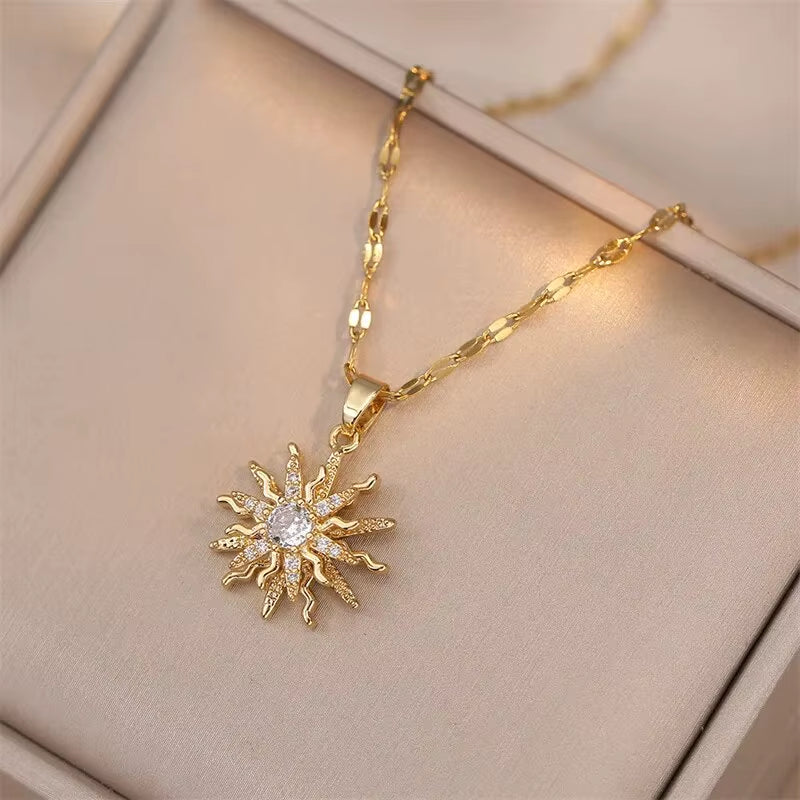 Elevate Your Style with the Light Luxury Gold Spin Zircon Flower Pendant Necklace - Perfect for Any Occasion!