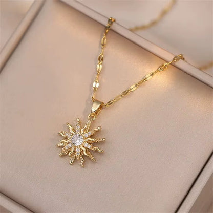 Elevate Your Style with the Light Luxury Gold Spin Zircon Flower Pendant Necklace - Perfect for Any Occasion!